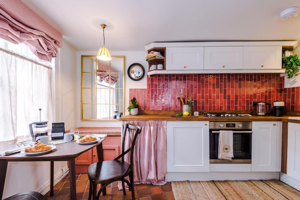 Rustic Chester Cottage Near Shops & Terrace Esterno foto